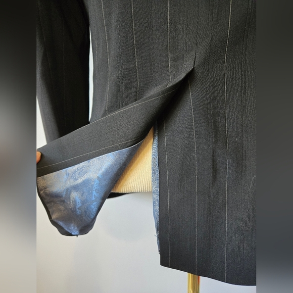 FRANCO MIRABELLI Black Pinstripe Lightweight Wool Blazer. Size 4 - Picture 6 of 13